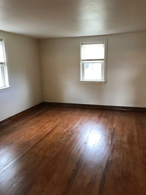 Building Photo - 155 King Rd