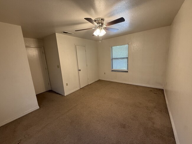 Building Photo - 1022 SW 4th Ave