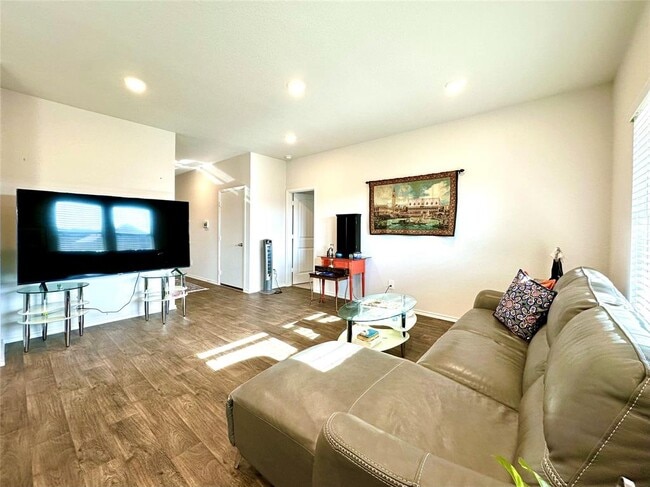 Building Photo - 331 N Richland Dr