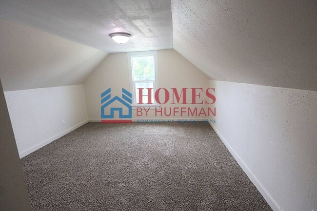 Building Photo - Three Bedroom House | Two Bathrooms | Detached Garage