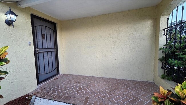 Building Photo - 7340 Brentwood Dr