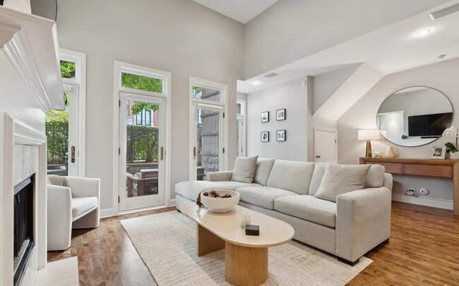 Building Photo - Comfortable and Spacious Rental Opportunity