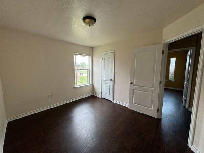 Building Photo - 9600 Diana Dr