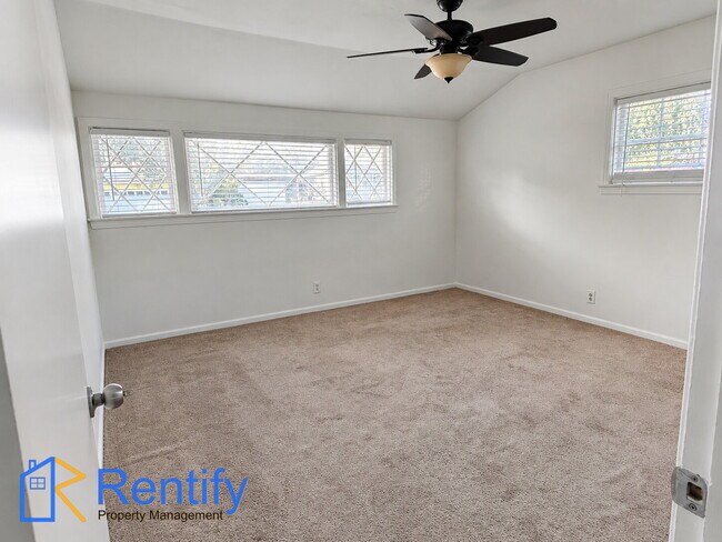 Building Photo - Charming 3bed/2bath Rustic Mid-Century Home