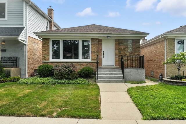 Building Photo - 7441 N Oriole Ave