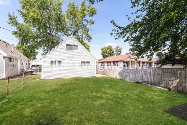 Building Photo - 4014 Woodcliffe Ave