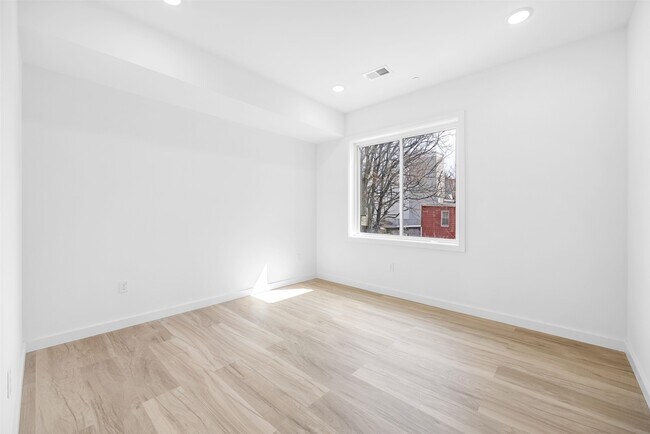 Building Photo - 411 11th St