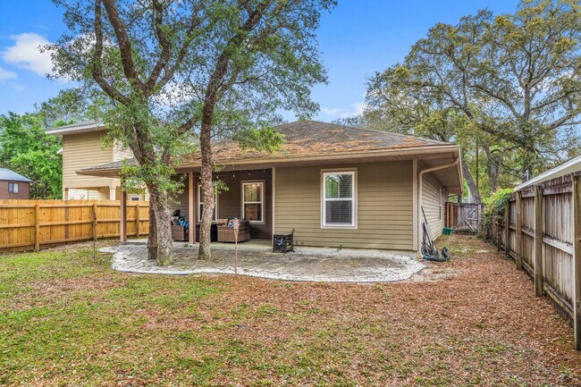 Building Photo - Modern Home in the Heart of Niceville!