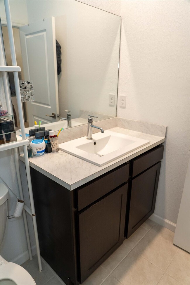 Building Photo - 1176 SW 7th Ct