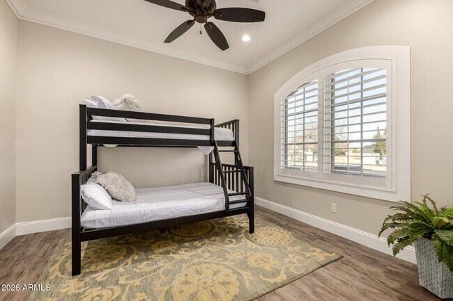 Building Photo - 2013 E Mallory St