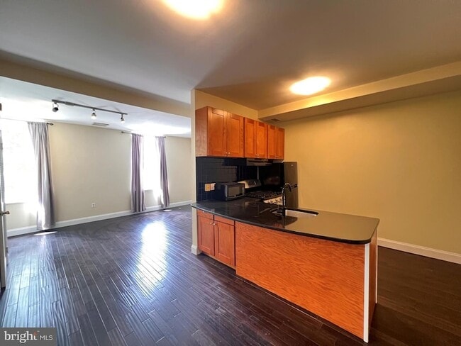Building Photo - 443 Fairmount Ave