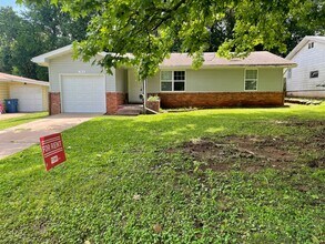 Building Photo - 3 Bedroom 2 Bath House South Springfield