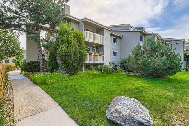 Building Photo - Peaceful 2BR Retreat Near Bobolink Trail