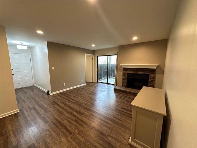 Building Photo - 303 River Run Dr