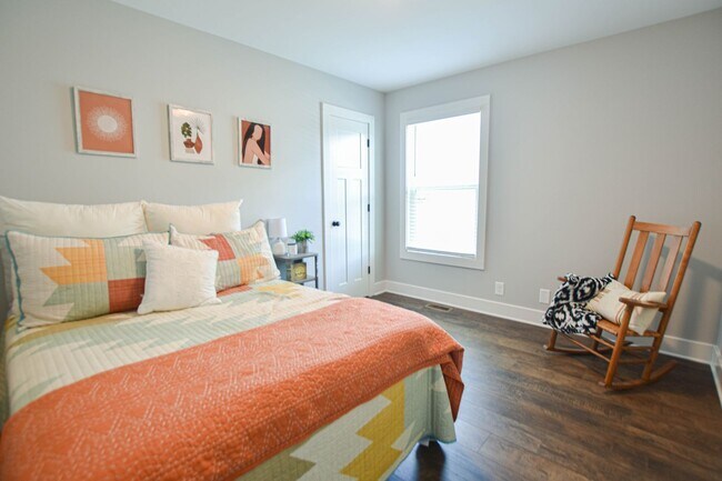 Building Photo - Pet Friendly Three Bedroom!