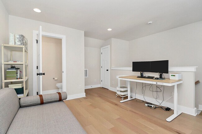 Building Photo - LoSo Terrace like new townhome available f...