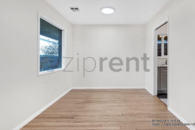 Building Photo - 242 NE 61st Ave