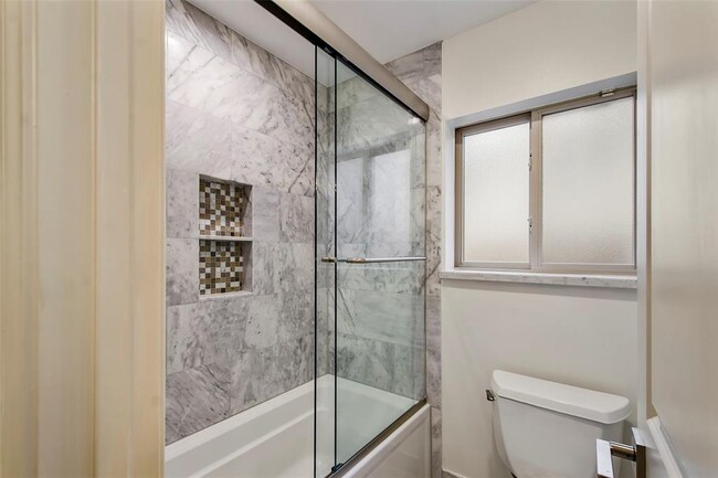 Building Photo - 427 Ashford Forest Dr