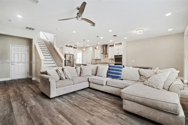 Building Photo - 2251 Napone Ln