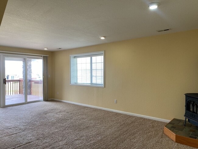 Building Photo - 5742 Crestwood Dr