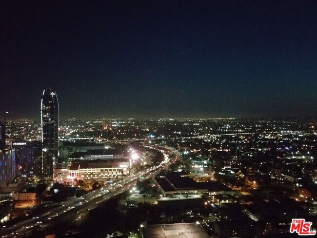 Building Photo - 1100 Wilshire Blvd