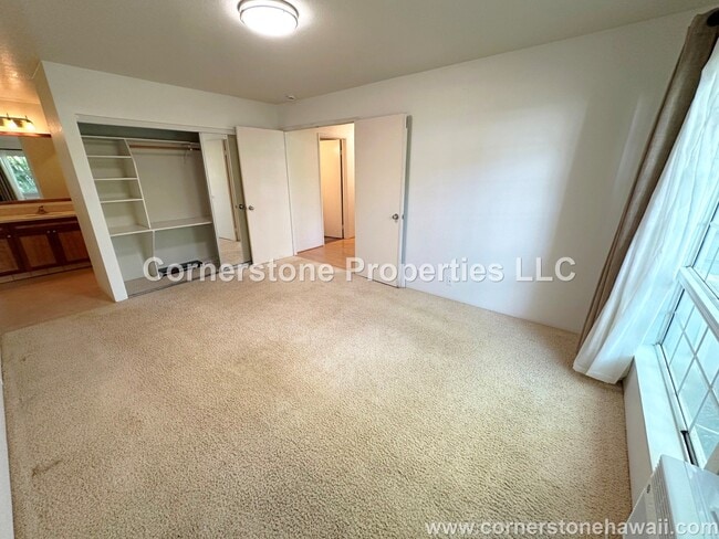Building Photo - 468 Mananai Pl