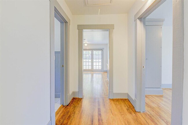 Building Photo - 1416 Featherstone St