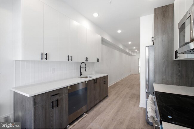 Building Photo - 669 N 39th St
