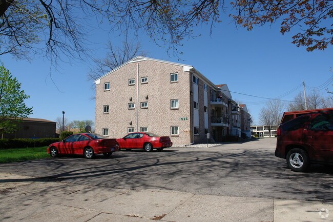 Building Photo - 1035 Chester Rd