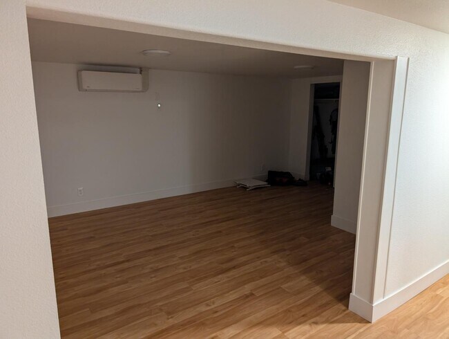 Building Photo - 1045 Washington St