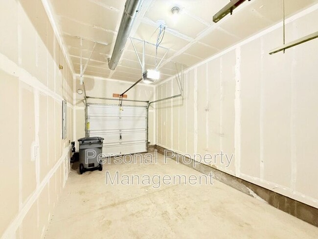 Building Photo - 13024 NE 26th St