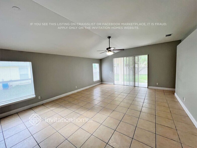 Building Photo - 1835 SW Dalmatian Ave