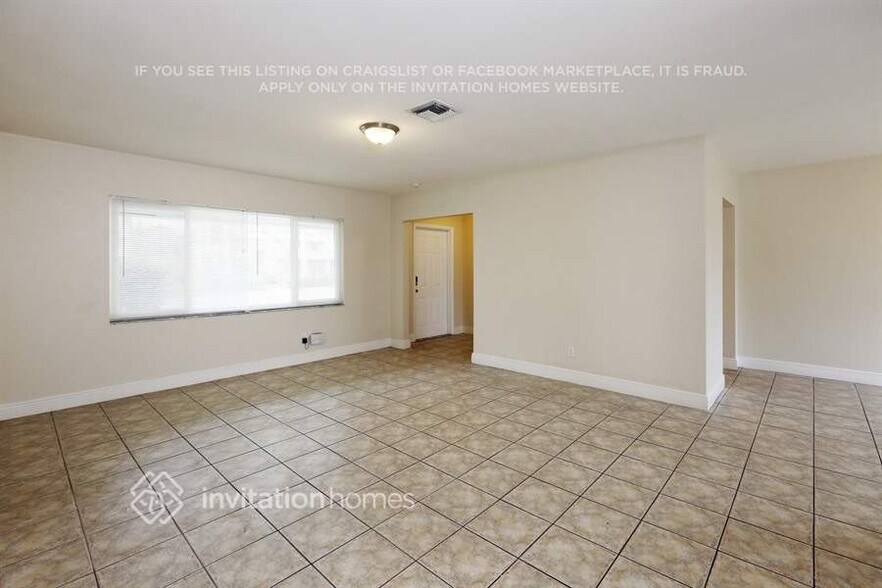 Building Photo - 4904 SW 90th Ave