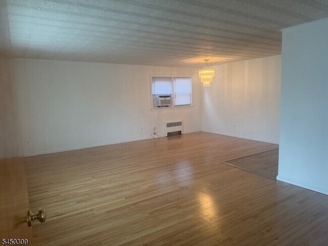 Building Photo - 43 Oakwood Ave