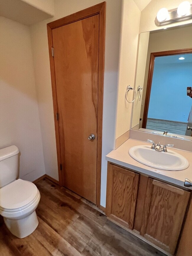 Building Photo - Beautiful Home with LVP Flooring, W/D, Garage, Back Yard, and MORE!