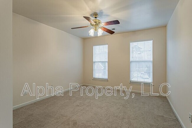 Building Photo - 1205 Carriage Park Cir