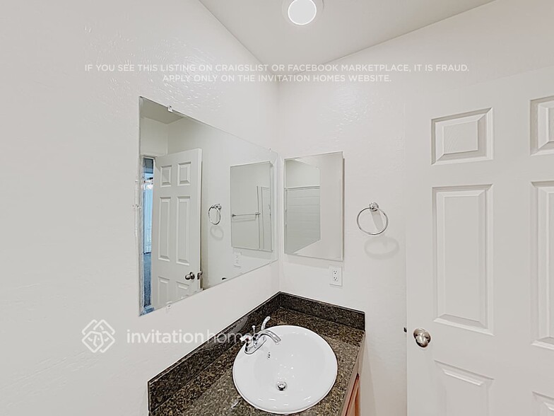 Building Photo - 3490 E Silversmith Trail