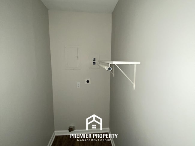 Building Photo - Charming 3BR Memphis Home with Hardwood Floors & Fenced Backyard