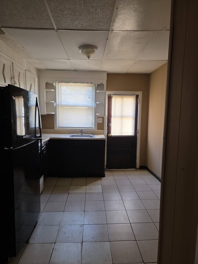 Building Photo - 1816 S Chadwick St