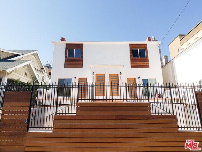 Building Photo - 2957 Francis Ave