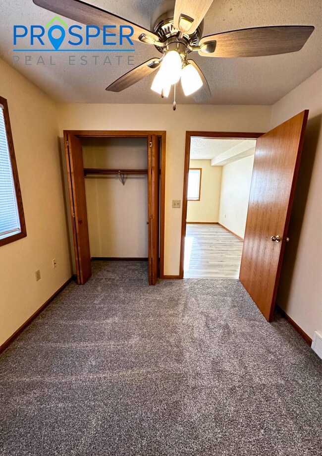 Building Photo - 856 Kari Dr