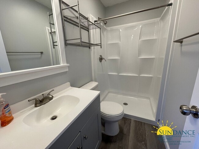 Building Photo - Quaint 3 Bedroom Townhouse in Shalimar