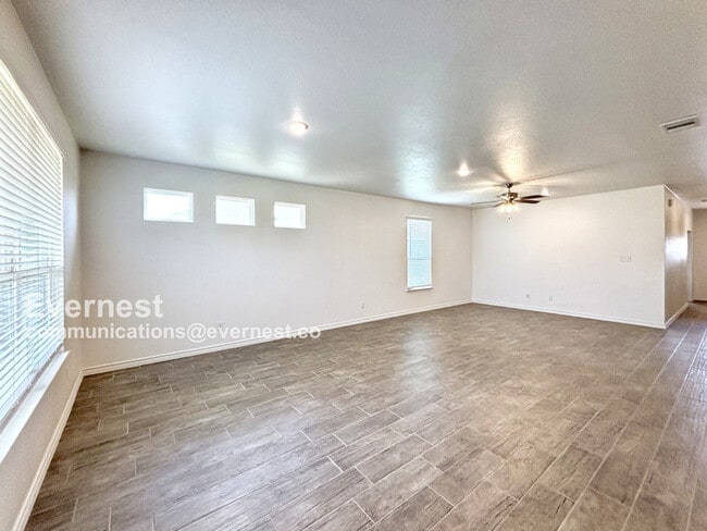 Building Photo - 857 Freedom Cir