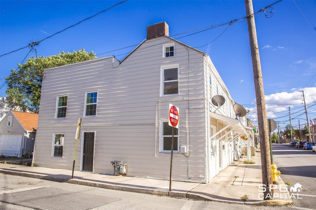 Building Photo - 33 N Penn St