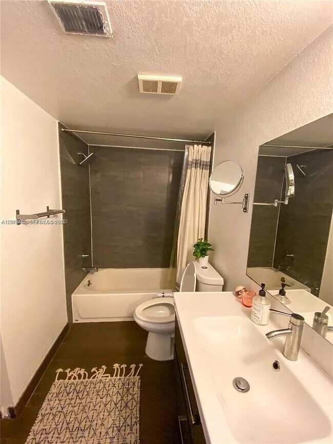 Building Photo - 13090 Vista Isles Dr