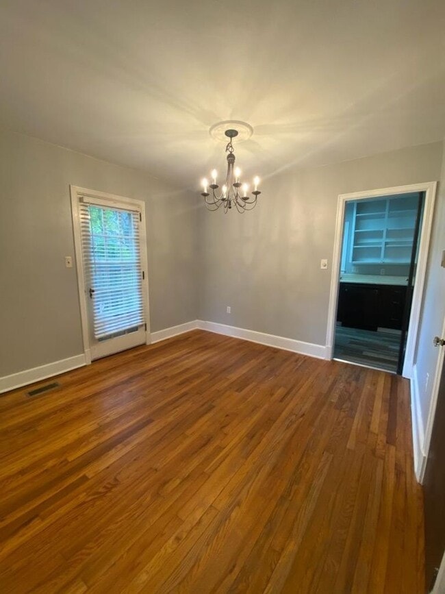 Building Photo - Fabulous Black Mountain Location!