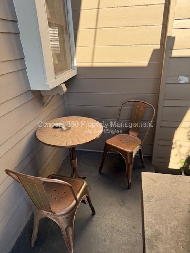 Building Photo - 3811 E 10th St