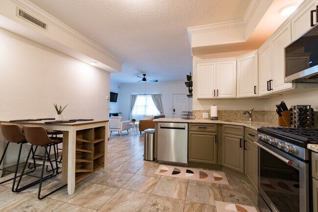Building Photo - 150 Crescent Beach Dr