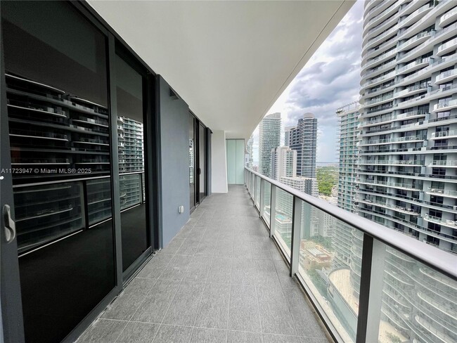 Building Photo - 1010 Brickell Ave