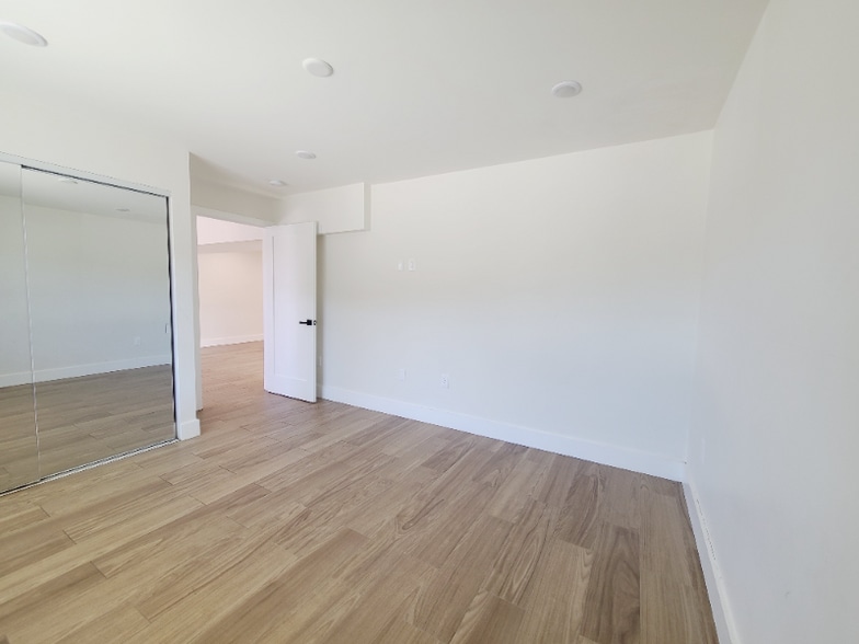 Building Photo - 9949 Pinewood Ave